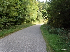 La route du Ballon de Servance menant du Col des Croix (679 mètres) au sommet pour redescendre vers le sud